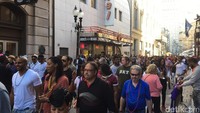 Di French Quarter, pesta Mardi Gras dilanjutkan sampai pagi buta. Pesta terkonsentrasi di Bourbon Street, yang penuh bar dan klub khusus dewasa (Angga/detikTravel)