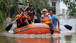 Evakuasi Bayi Korban Banjir