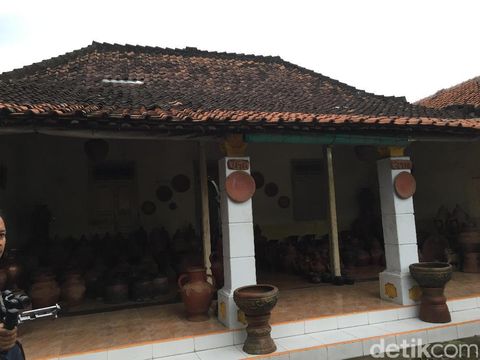 Membatik dengan Tanah di Cirebon