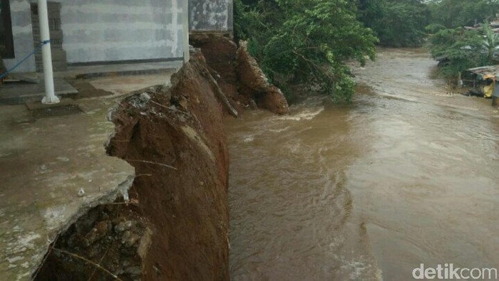 1 Rumah Terkena Longsor di Bukit Duri, Tak Ada Korban Jiwa