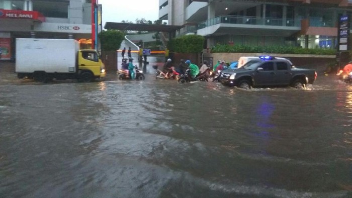 Diguyur Hujan, Jalan Kemang Raya Jakarta Selatan Tergenang Lagi