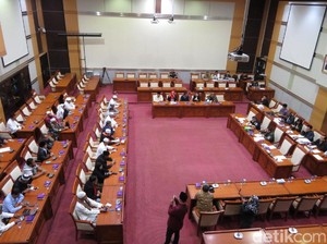 Gerindra Minta Massa 212 Lobi ke Fraksi yang Tolak Ahok-Gate