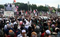 Aksi 212 di depan Kompleks Parlemen, Selasa (21/2).