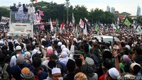 Dalam RDPU, perwakilan massa 212 salah satunya menuntut agar Basuki Tjahaja Purnama (Ahok) dari jabatan gubernur DKI karena berstatus terdakwa penodaan agama dicopot dari jabatannya.