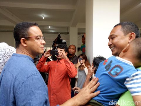 Didatangi Anies, Eks Warga Bukit Duri Keluhkan Biaya Pembuatan KTP