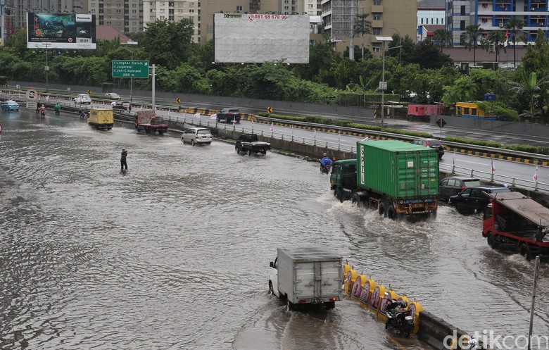 Jakarta Banjir, Curah Hujan Lebih Kecil dari 2007-2013-2014 Jakarta Banjir, Curah Hujan Lebih Kecil dari 2007-2013-2014