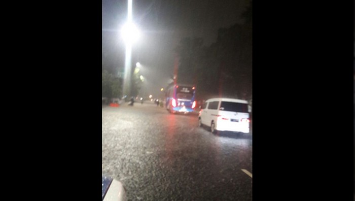 Genangan Air Menyerang Istana Merdeka dan Sejumlah Titik Ibukota