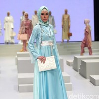 Koleksi Anniesa Hasibuan yang mengangkat tema DJakarta Indonesia Fashion Week 2017 di Jakarta Convention Center. Senayan. Jakarta. [Foto: Mohammad Abduh/Wolipop]