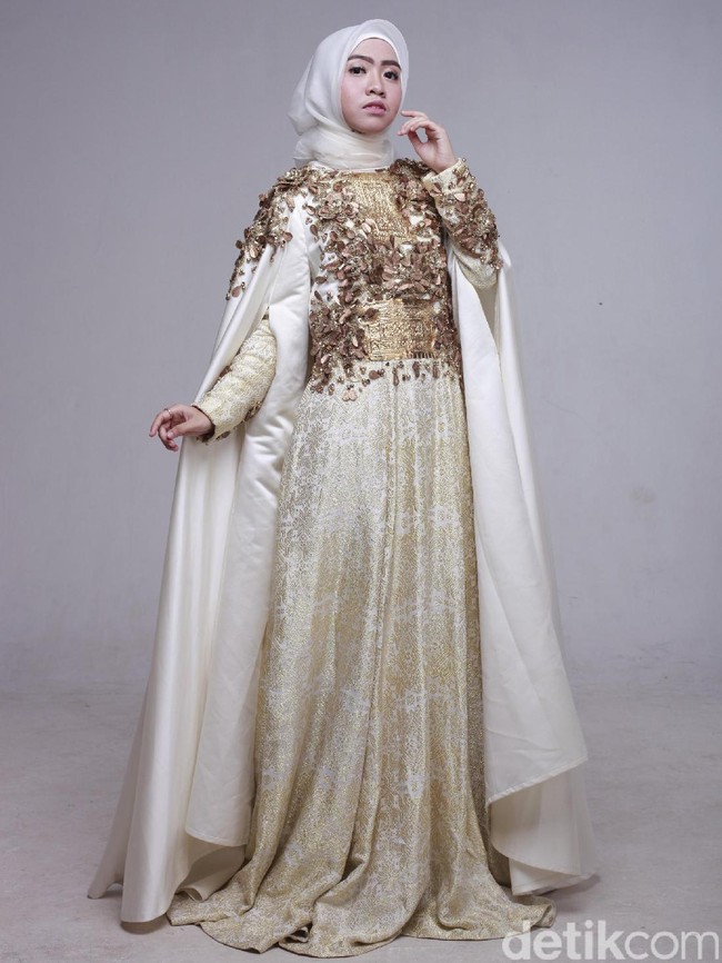 Wardrobe: Dian Pelangi. Fotografer: Zaky Akbar. Makeup Artist: Vivi Thalib. Stylist: Arina Yulistara. Model: Denta Haritsa Apriliana (Juara 1 Sunsilk Hijab Hunt 2016)