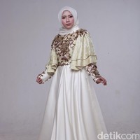 Wardrobe: Dian Pelangi. Fotografer: Zaky Akbar. Makeup Artist: Vivi Thalib. Stylist: Arina Yulistara. Model: Aisyah Haerani (Juara 1 Hijab Hunt 2013)