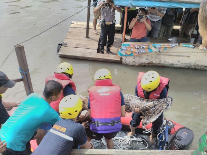 Ikmal Tewas Terbawa Arus Kali yang Meluap di Jakbar