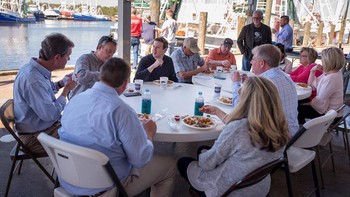 Pada tahun 2017, ia mengadakan tur keliling Amerika Serikat. Santer terdengar itu adalah upayayanya mendekatkan diri dengan masyarakat di daerah karena ingin mencalonkan diri sebagai presiden Amerika Serikat. Foto: Facebook