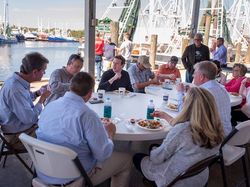 Lika Liku Zuckerberg, Dulu Pahlawan Kini Berperang