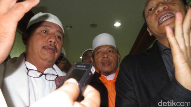  Sekjen FUI Muhammad Al-Khaththath dan perwakilan massa aksi 212 di gedung DPR, Selasa (21/2/2017)