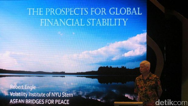 Peraih Nobel di bidang Ekonomi tahun 2003 Robert Fry Engle