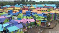 Traveler yang mau mendatangi destinasi instagramable bisa mengunjungi kampung warna warni. Dahulu kumuh, namun sekarang tempat ini jadi tempat yang cantik. (Kampung Warna Warni Jodipan)