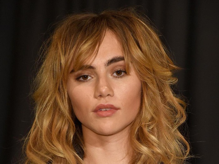 Suki Waterhouse LONDON, ENGLAND - FEBRUARY 20: Suki Waterhouse attends the Burberry show during the London Fashion Week February 2017 collections on February 20, 2017 in London, England. (Photo by Anthony Harvey/Getty Images)