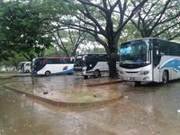 Hujan Deras, Massa Aksi 212 Jilid II Datangi Parkir Timur Senayan