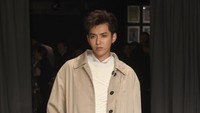 Kris Wu sendiri tampil dengan busana dari Burberry. Anthony Harvey/Getty Images/detikFoto.