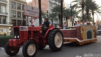 Mobil hias membawa peserta pawai. Mardi Gras akan mencapai puncaknya pada 28 Februari 2017 nanti (Angga/detikTravel)