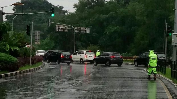 Genangan air juga terjadi di Cawang, dekat kantor BNN.