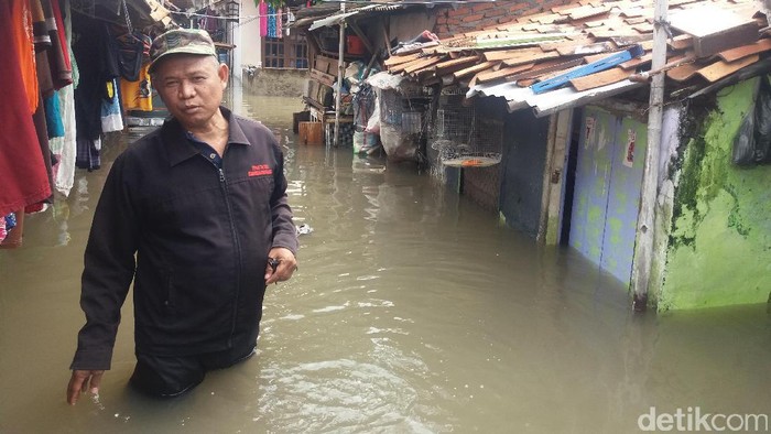 Kali Mookervart Meluap Bikin Banjir, Warga Mengungsi
