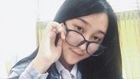 Kini ia telah tumbuh menjadi gadis remaja yang cantik. (Dok. Instagram/sandrinamazayaa1)