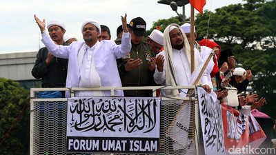 Usai Rizieq Berorasi, Massa Bubarkan Diri