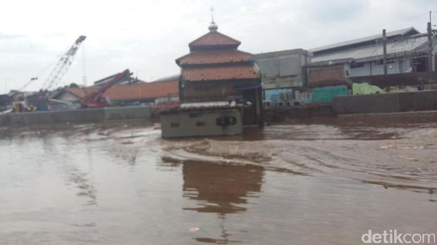 Dirjen SDA Cek Tanggul di Kali Ciliwung Kampung Pulo