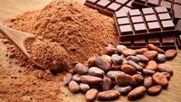 Mencampur kopi dan bubuk cokelat ternyata menyehatkan. Campuran keduanya punya kandungan antioksidan yang baik bagi tubuh. Foto: iStock/detikFood