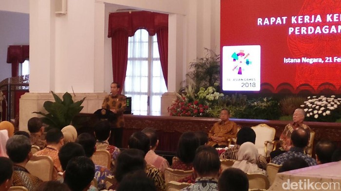 Jokowi ke Mendag: Tolong Pasar Tradisional Bersih dan Tidak Becek