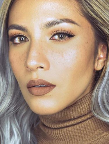 Wanita Tergila-gila Ingin Punya Bintik di Wajah, Hingga Pakai Tato