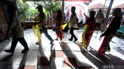 Risers Datsun Belajar Menari di Sanggar Tari Topeng Panji Asmara