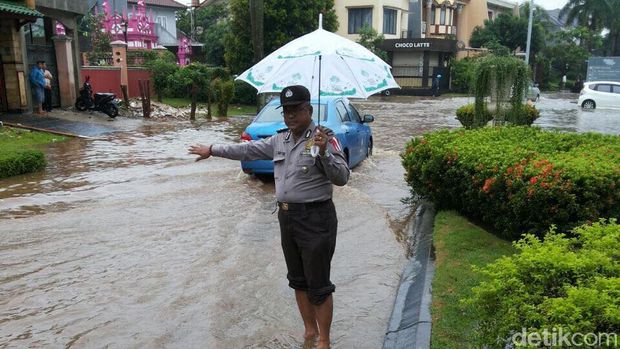 Banjir 20-40 Cm di Cipondoh Tangerang
