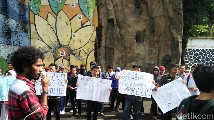 Kedatangan Menteri ESDM di Kampus UMM Disambut Demo Mahasiswa