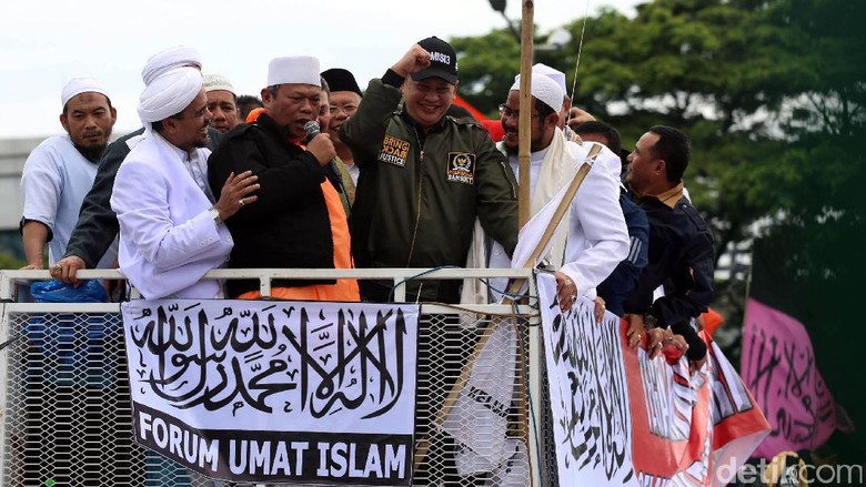 Al-Khaththath: Pesan Habib Rizieq Copy-Paste DKI di Pilgub Lain Al-Khaththath: Pesan Habib Rizieq Copy-Paste DKI di Pilgub Lain
