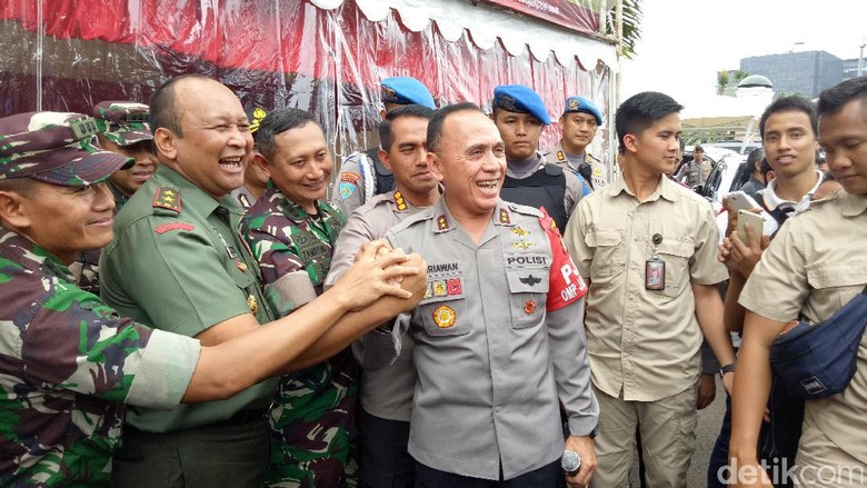 Kapolda Metro: Isu Rusuh Susulan Ojek Online Vs Sopir Angkot Hoax! Kapolda Metro: Isu Rusuh Susulan Ojek Online Vs Sopir Angkot Hoax!