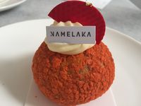 Namelaka: Ayo Ngemil <i>Choux Salted Caramel</i> dan <i>Thai Milk Tea</i> yang Lembut Manis