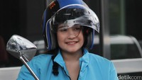 Helm sama sarung tangan juga jangan lupa dipakai, biar safety riding. Foto: dok detikHOT Helm sama sarung tangan juga jangan lupa dipakai, biar safety riding. Foto: dok detikHOT