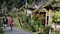 Kesadaran masyarakat untuk menjaga kebersihan dan lingkungan di kawasan itu tak heran membuat Desa Penglipuran didapuk sebagai salah satu desa terbersih di dunia.