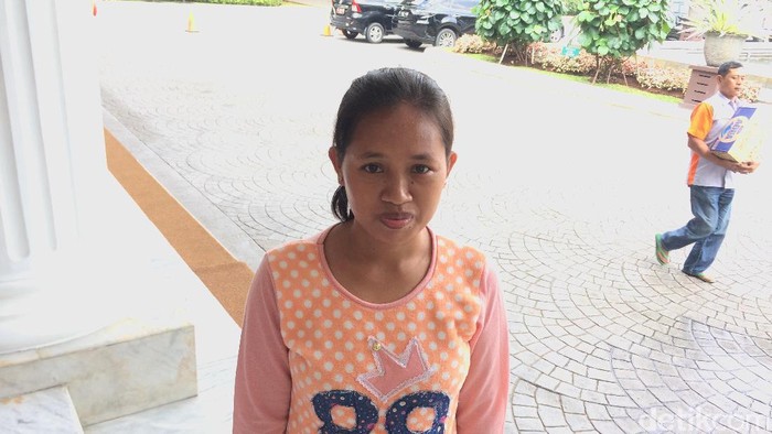 Datangi Balai Kota, Siti Ingin Curhat Masalah Keuangan dengan Ahok