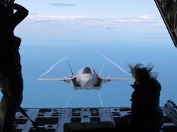 Potret Dramatis Jet Tempur Tercanggih F-35 Lightning II