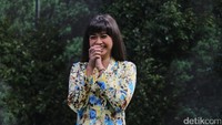 Yuki tampil cantik dengan balutan kebaya motif yang ia kenakan. Pool/Hanif Hawari/detikFoto.
