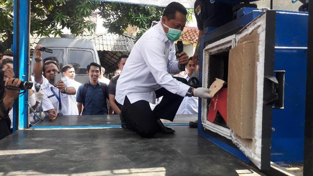 Buwas memusnahkan barang bukti narkoba.