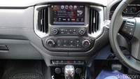 3 Fitur andalan All New Trailblazer adalah remote engine start, AC otomatis, dan B20 engine compatible.