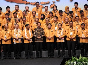 Candaan Oesman Sapta soal Reshuffle Jilid III di Depan Jokowi
