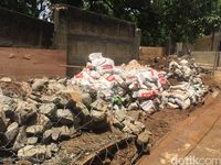 Tanggul Kali Sunter yang Jebol Diperbaiki Sementara