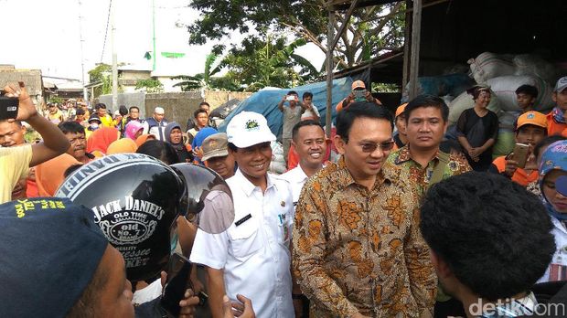 Ahok menyambaikan duka cita atas meninggalnya Dennis.