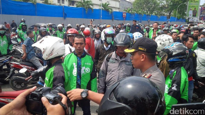 Tolak Ojek Online, Pengemudi Becak Motor di Medan Kembali Demo