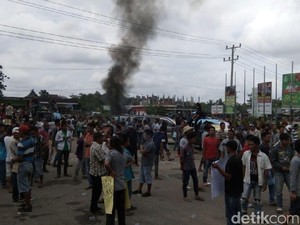 Demo Pleno KPU Tebo Jambi Rusuh, 1 Anggota Brimob Terluka